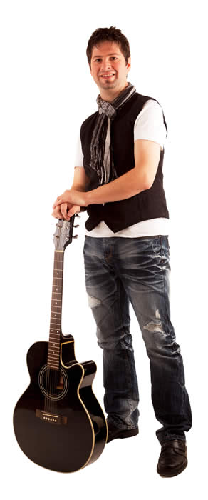 Franz von B-50 mit Gitarre