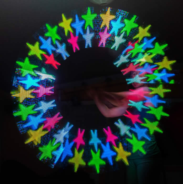 Leuchtende Sterne bei der LED-Jonglage